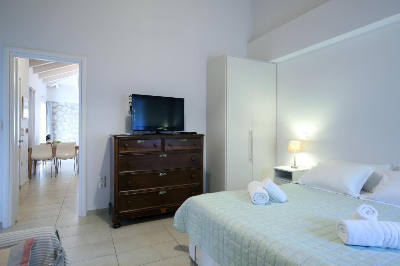 Wild Sea Apartments Ayios Nikitas Bagian luar foto