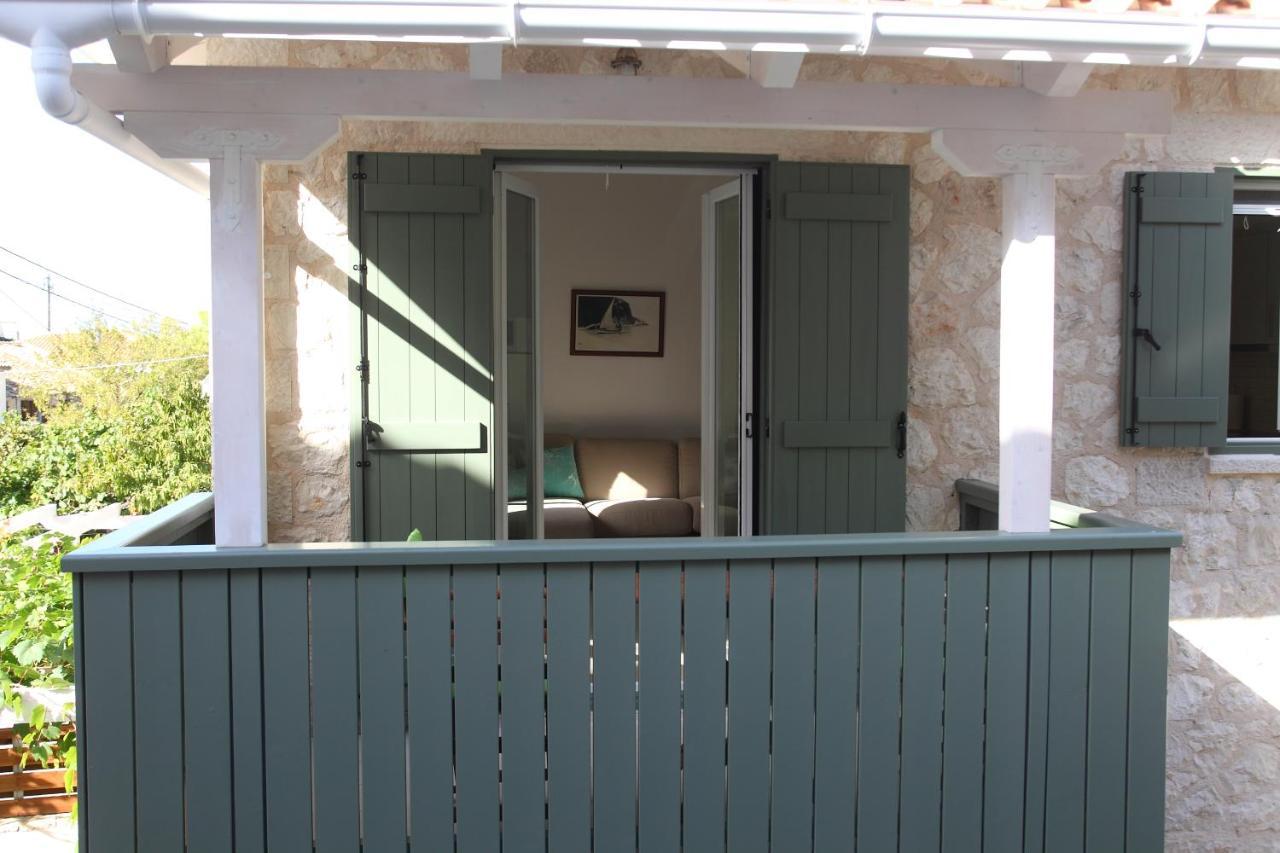 Wild Sea Apartments Ayios Nikitas Bagian luar foto
