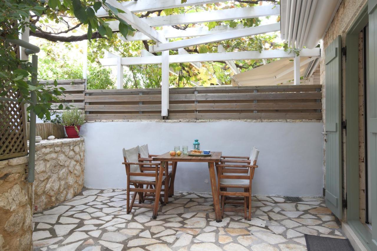 Wild Sea Apartments Ayios Nikitas Bagian luar foto