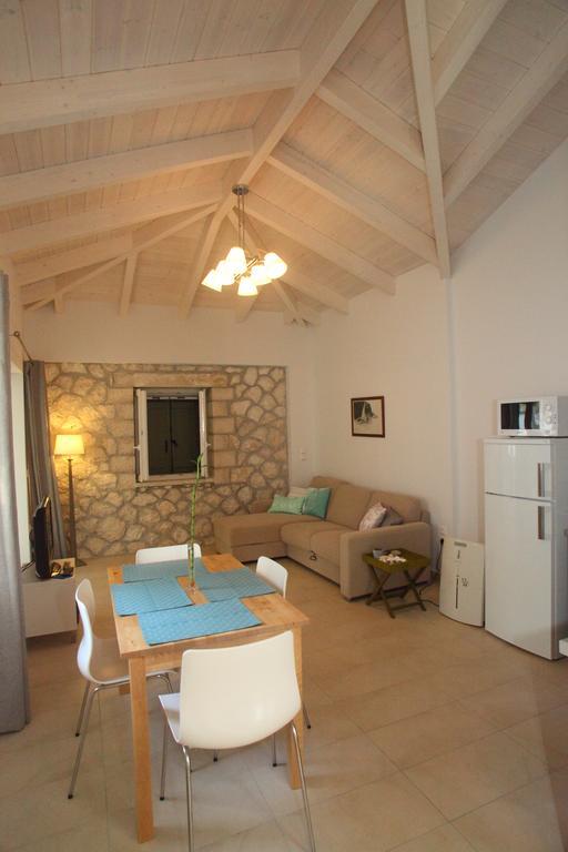 Wild Sea Apartments Ayios Nikitas Ruang foto