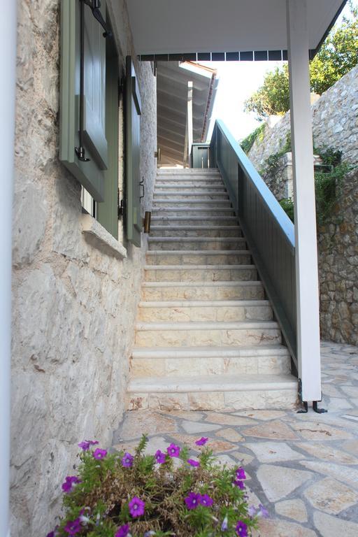 Wild Sea Apartments Ayios Nikitas Bagian luar foto
